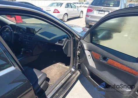 2008 Mercedes-Benz C 300 Luxury/Sport z USA, uszkodzony, nr VIN WDDGF54X38F075226